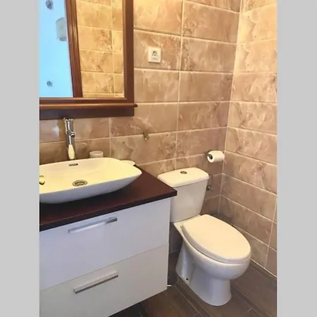 Eco Reyna House Haria