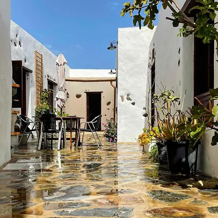 Eco Reyna House Haria
